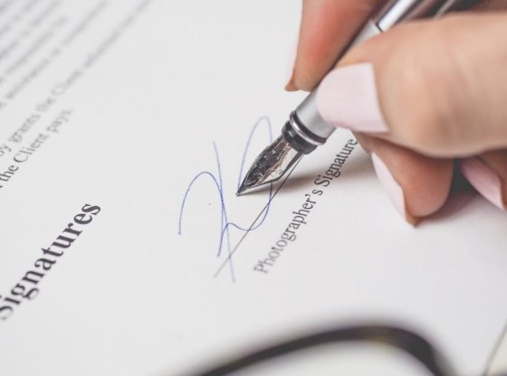 Signer un contrat avec un client : mode d'emploi pour une collaboration réussie