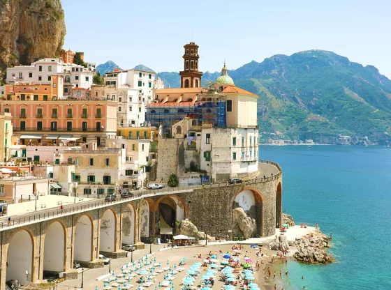 On dirait Rome, mais c'est bien moins cher, il y a la mer en plus !