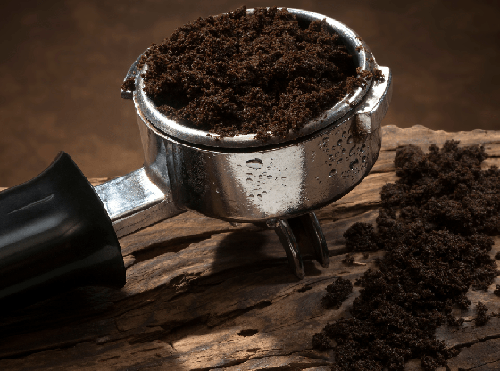 Le marc de café : l'exfoliant visage naturel qui va révolutionner votre routine beauté