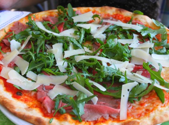 Pizza au petit déjeuner : idée géniale ou bombe calorique ?