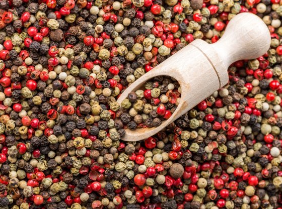 Poivre noir : super-aliment ou poudre aux yeux ? Ce que dit vraiment la science
