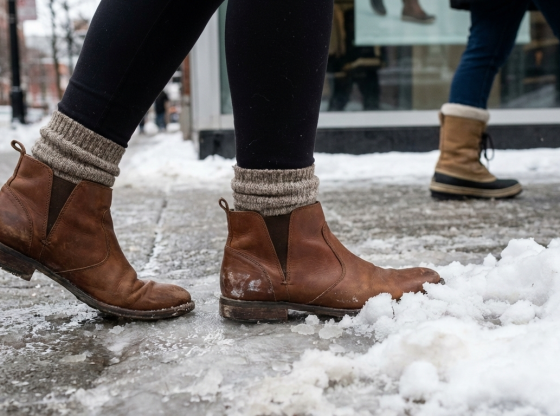 7 erreurs à éviter absolument quand vous portez des bottes cet hiver