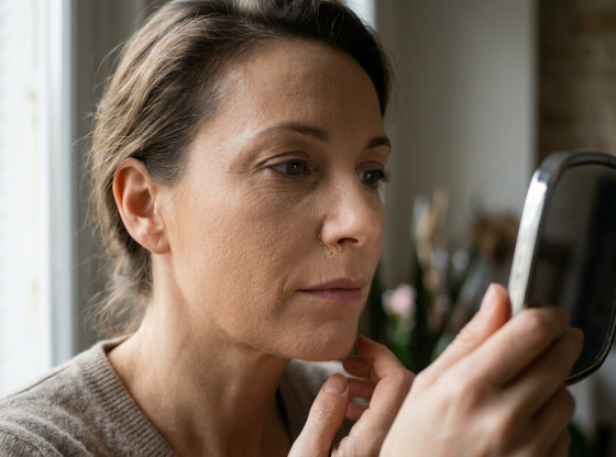 Pourquoi votre fond de teint vous vieillit sans que vous le sachiez
