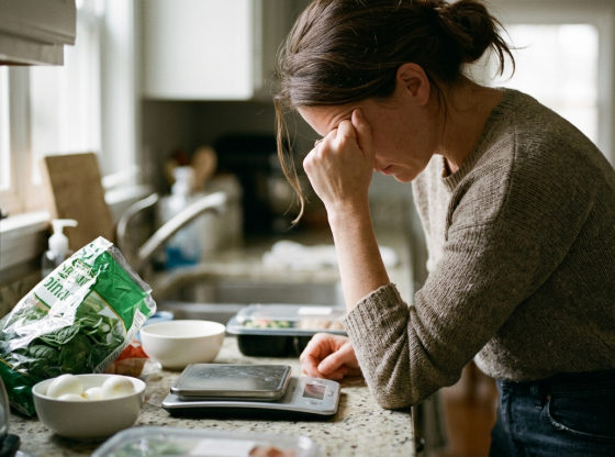 Je n’arrive plus à perdre du poids… même en mangeant moins : ce blocage qui obsède de plus en plus de femmes