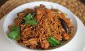 La recette des nouilles sautées au poulet comme au resto : facile et savoureuse