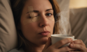Face paralysée après une tasse de thé : elle doit se ruban-adhésiver l’œil pour dormir, voici pourquoi