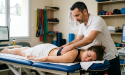 Comment savoir si vous plaisez à votre kiné ? Ces signes qui ne trompent pas