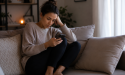 'Je n’ai envie de voir personne' : cette fatigue sociale qui explose chez les femmes