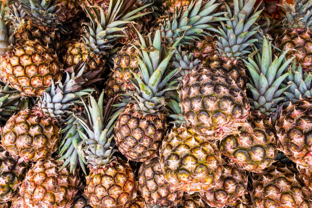 Couper un ananas sans se louper : la méthode facile et sans galère