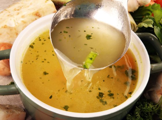 Comment éliminer les excès des fêtes ? La recette du bouillon détox idéal