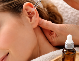 Comment nettoyer le conduit auditif sans faire d’erreur (et sans danger)